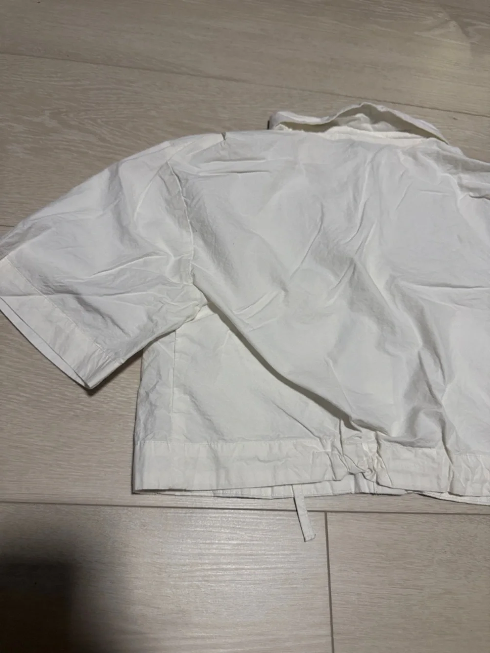 ✨ Zara White Cropped Button-Down Shirt with Front Pockets